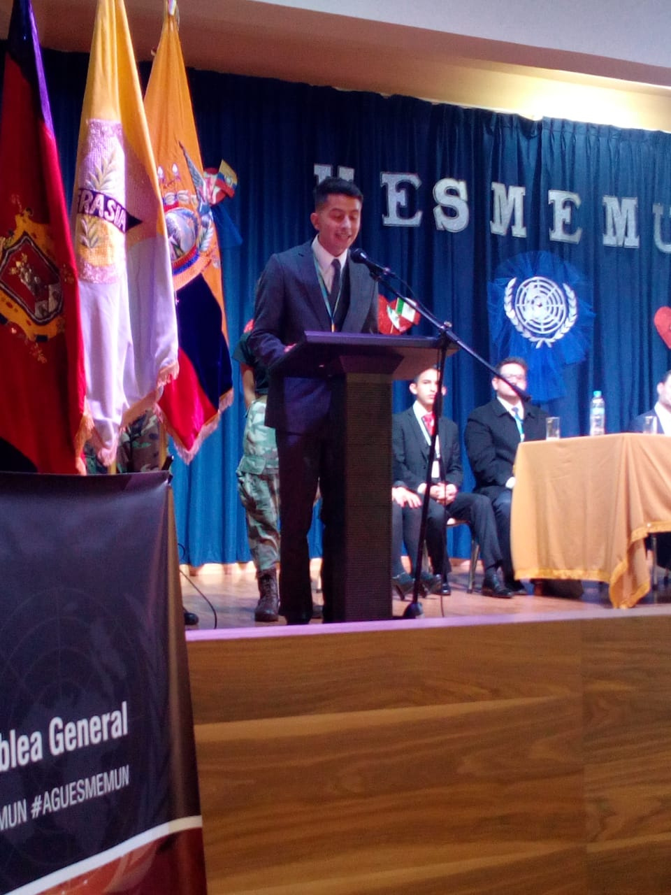 Juan Martín dando un discurso durante su etapa estudiantil